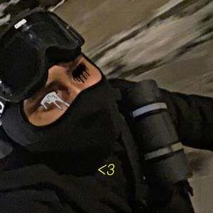 Meet your Posher, Axel